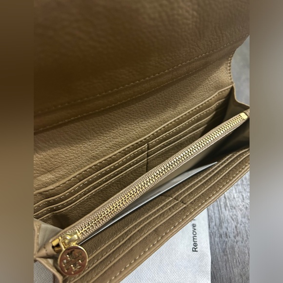 Tory Burch Wallet from the Real Real - Picture 3 of 5